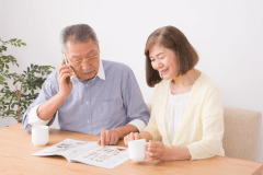 資料を確認する写真