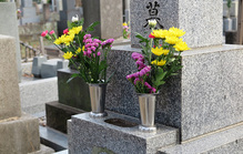 お墓の特徴や種類とは？建て方や費用の目安を紹介
