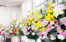 家族葬で花を贈るには？花の種類や選び方をご紹介します